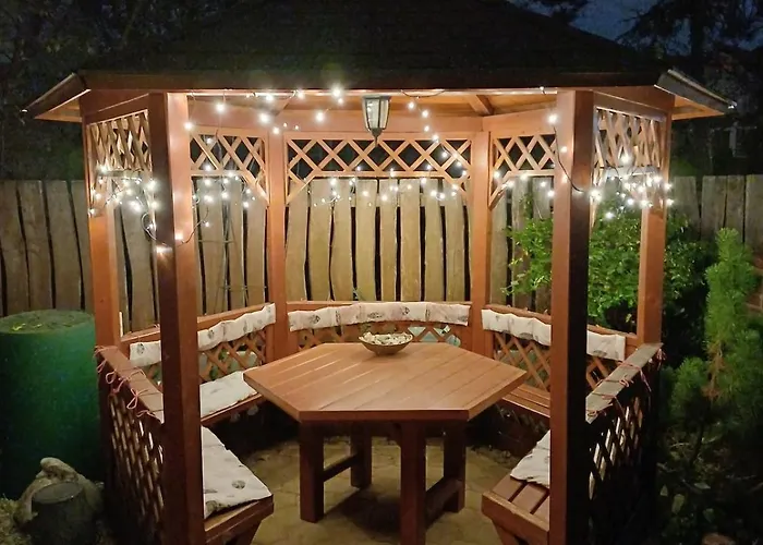 Ujkishaz - アパート