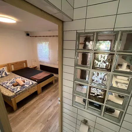 Apartman Ujkishaz - *
