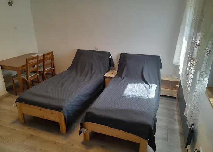 Ujkishaz - *
